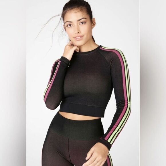 Fabletics Women's Black Aisley Seamless Striped Long Sleeves Crop Top Sz XS NEW - Picture 3 of 5